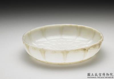 图片[3]-Jade floral plate with leaf pattern, Qing dynasty (1644-1911)-China Archive